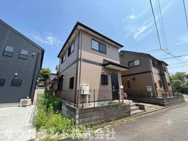 周囲に戸建て住宅が並ぶ、落ち着いた雰囲気の住宅地です！街並みにまとまりがあり、日々の帰宅時にもほっと気持ちが和らぐ、穏やかな住環境が感じられます。