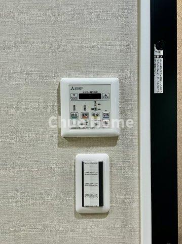 【浴室乾燥機】暖房・冷風・換気・乾燥が可能です。毎日を快適に過ごせるうれしい機能が揃っています。雨の日の洗濯物も安心です。