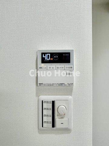 【給湯リモコン】外での一日を忘れさせてくれるオートバス機能でお好みの湯量・温度に調整された浴槽。