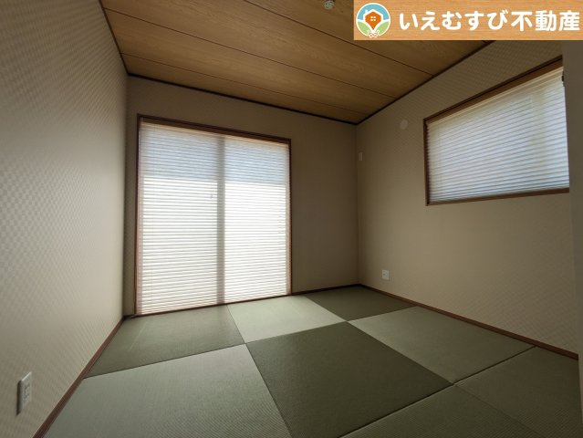 すぐ横になれる和室は、みんながほっと一息つける空間　ちょっとした休憩や来客時、お子様のお世話にも大活躍しそうですね♪