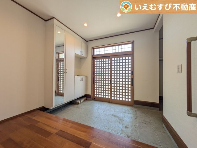 大容量のシューズボックス、便利な土間収納付き　収納力のある土間収納付きなのでベビーカーやお子様の遊び道具なども置いておけます♪