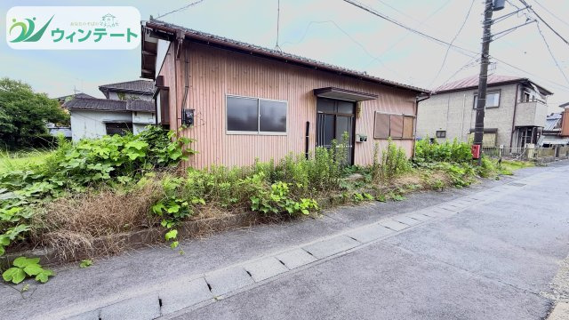 接道幅10ｍ超えのため、駐車もラクラク♪
