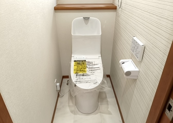 トイレは大きさや形、機能、抗菌性などが異なる多種多彩なタイプが各メーカーから出ています。それぞれに良さがあるため、事前にどういったタイプのトイレがいいのかをご家庭内で決めて、内見に行くといいでしょう。