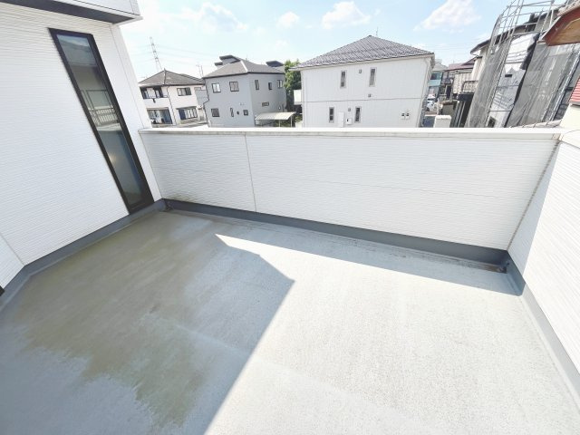 外からの目が気にならないバルコニーで洗濯物が干せます