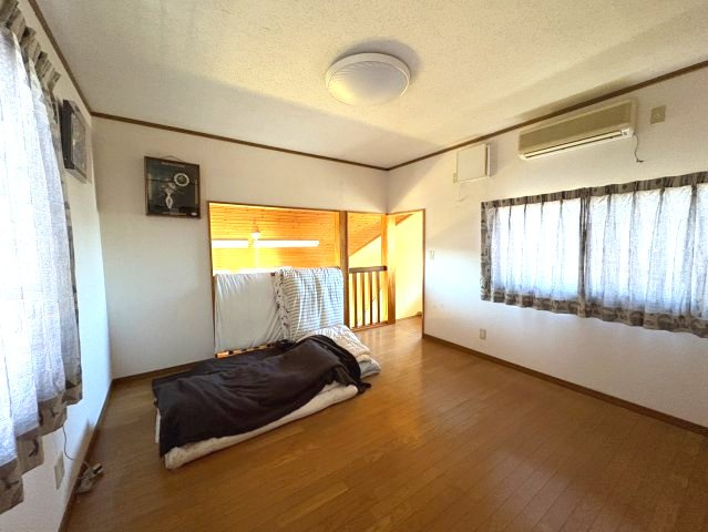 事務所内洋室です。