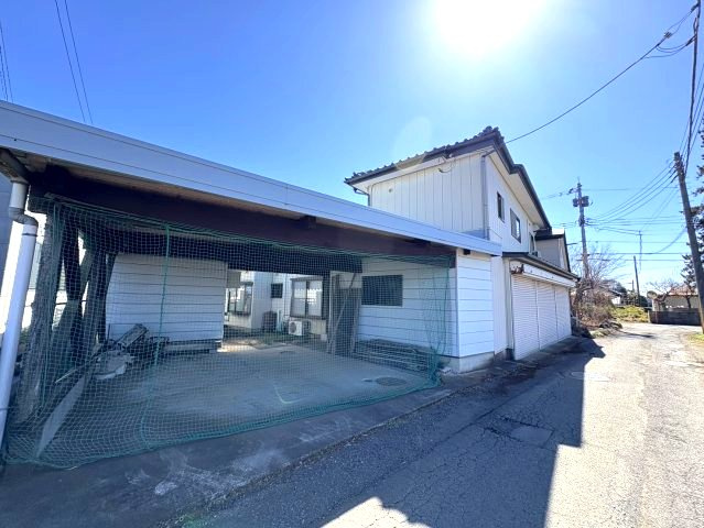 シャッターガレージもございます。