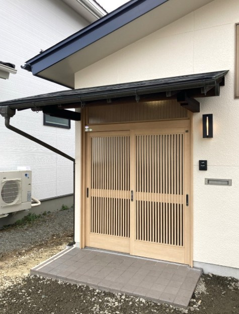 内外装リフォーム工事完了し、綺麗なお住まいです。