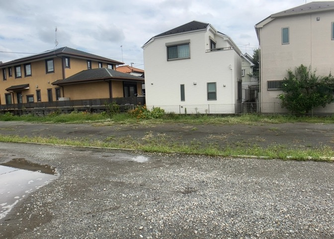 土地を買う際、住む地域の自治体や福祉の補助制度にも注目してみましょう。子供や老人の医療補助やゴミ出しのルールなど、自治体によってルールに大きな違いがあるため、暮らしやすい土地で判断するとよいでしょう。