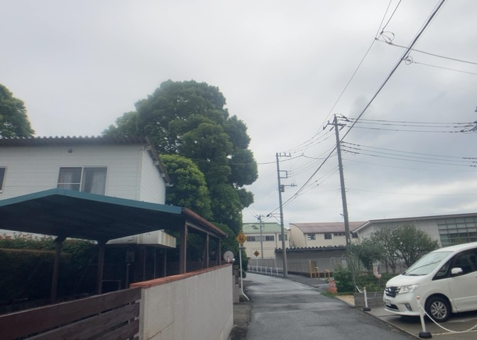 土地の地勢が高台の場合、景色を綺麗にみることができ、景色にこだわってお家探ししている方におすすめです！また平坦地よりも風通しがいいというメリットがあります。デメリットもあるので是非現地でご確認下さい。
