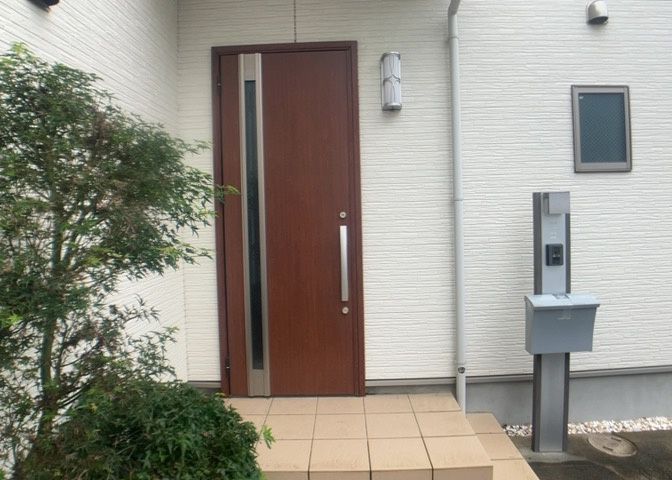 玄関は家の顔と言っても過言ではありません。現地を見学する際は玄関の広さや全体のバランスなどを見てみるといいでしょう。一般的なアプローチのしやすさだけではなく、お年寄りにも優しい設計のものだと安心です。