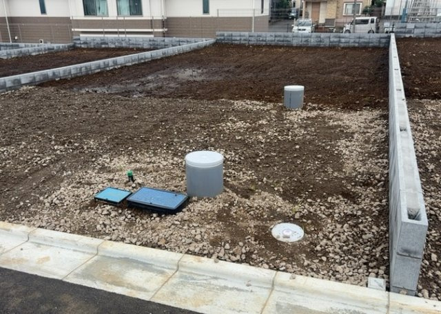 家を建てる前提で土地を探している場合、地盤の丈夫さは譲れない条件の一つです。地盤が脆弱だと追加工事が必要となります。また、過去に地盤沈下や液状化現象を起こした土地は、できるだけ避けた方がいいでしょう。