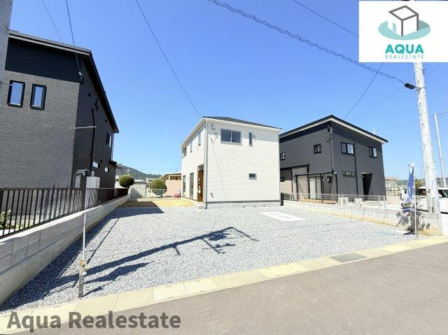 前面道路含む現地写真です