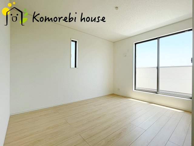 落ち着いた色調の寝室です