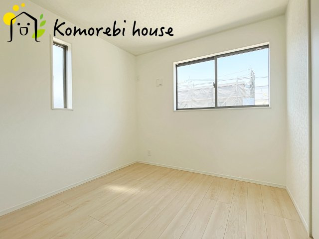 コンパクトで使いやすい洋室です