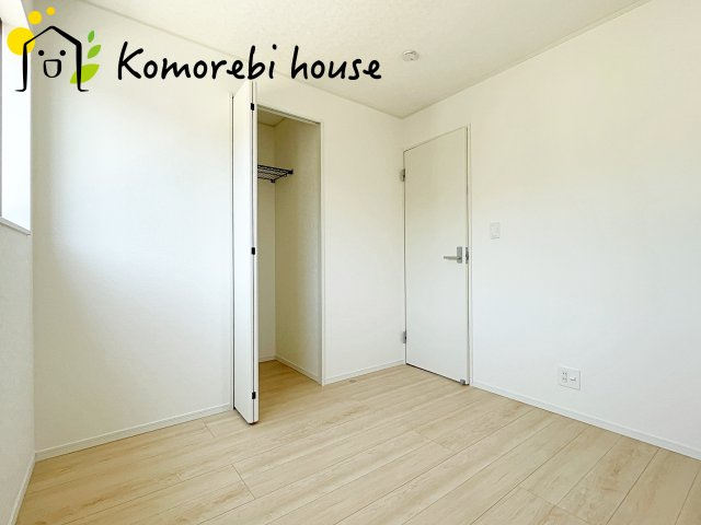 コンパクトで使いやすい洋室です