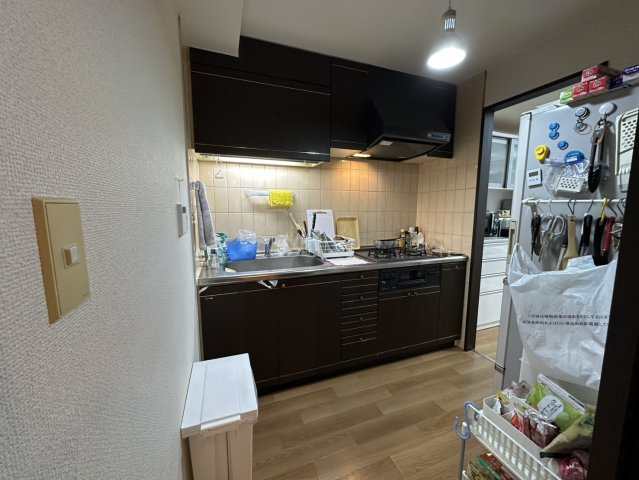 シンプルでありながら意匠性が高いシステムキッチン。　機能性・収納性に優れた仕様で、毎日のお料理がワクワクできる時間に♪