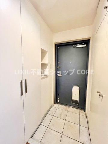 玄関ホールがスッキリ広々としていると帰る時も出ていく時も気持ちが良いものです！　