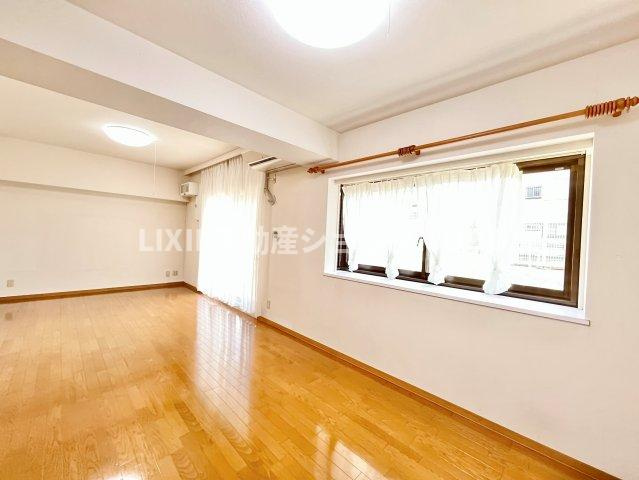 家族と過ごす時間を大切にしたい方にぴったりの明るくゆとりある住空間です。　