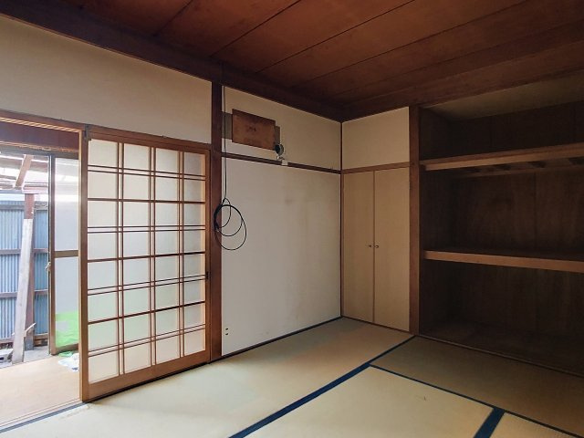 南側6帖和室です。　