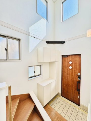 収納力のあるシューズボックス付き。玄関まわりがすっきり片付くのが嬉しいポイント。