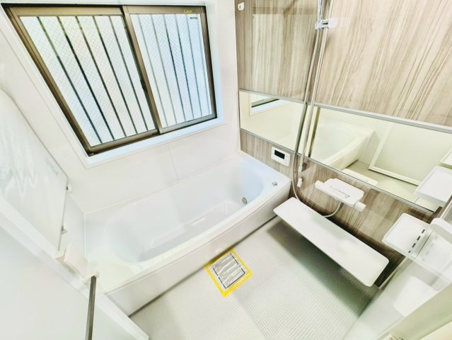ユニットバスも新規入替で、毎日の入浴時間も快適に過ごせる住まいです