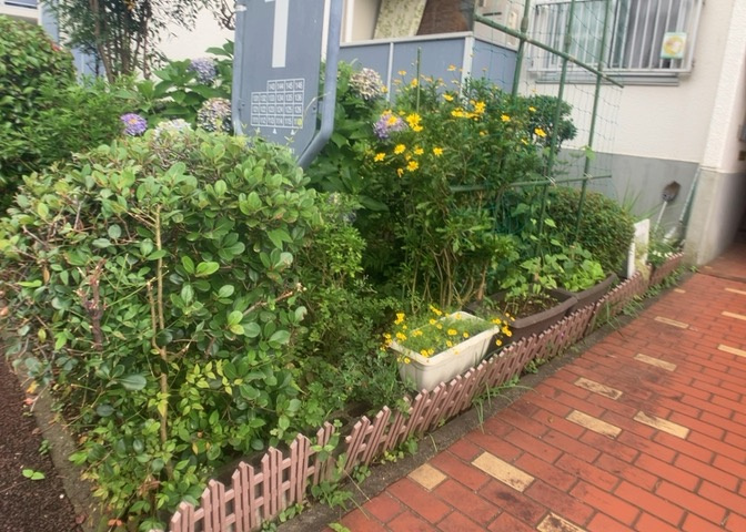 物件によっては、入居者が個人的に使用できる専用庭がついているものもあります。また、住宅の中にある土間の部分を庭と呼ぶこともあります。庭の用途は住む人によって変わり、それによってデザインもさまざまです。