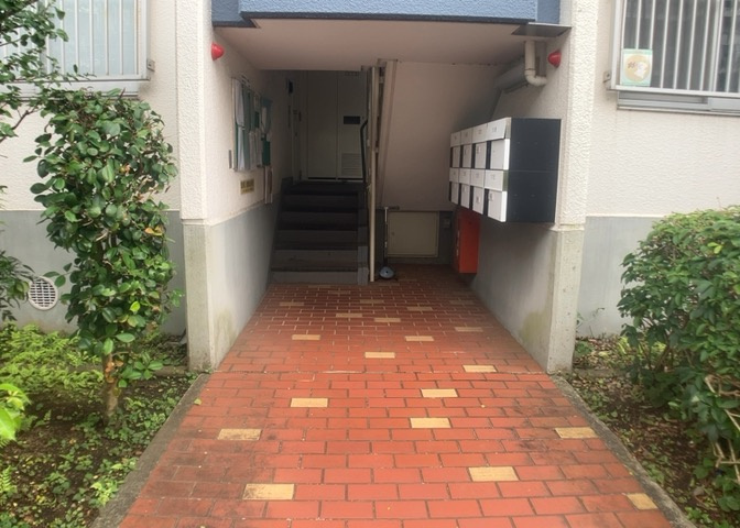 マンションのエントランスには、もともと風よけや防犯の役割がありますが、マンションによって宅配ボックスなどの設備が備わっている所もあります。日々の生活をイメージしながら生活しやすさをチェックしましょう。