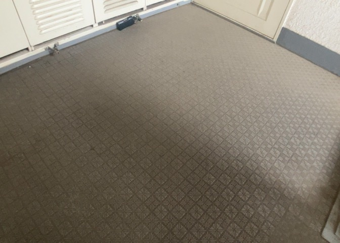 共用部分は、一棟の建物に住む区分所有者全員が共同で所有するとし、共用部分の管理、補修などは、区分所有者で形成される管理組合が行います。個人の判断で勝手に変更することはできませんので覚えておきましょう。