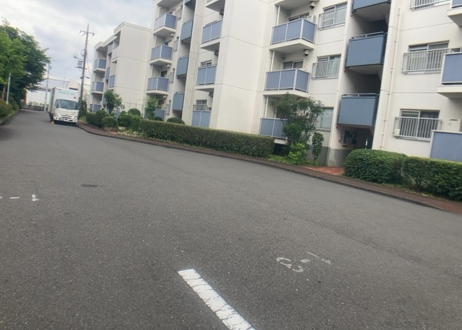 隣家の土地はどうなっているのか、生活利便施設が近くにあるのか、学校まで近いかなど、お客様のライフスタイルにあわせたイメージが重要です。また、近くにあると困る施設が近くにないかも確認するといいでしょう。