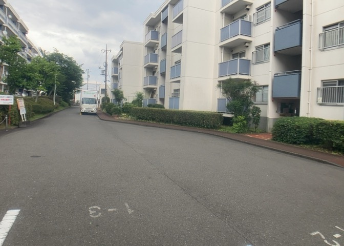 外観はマンション管理がされているかの目安になります。築年数が古いと、壁面は劣化してひび割れが生じることも！建物が古びていても細かいところが修繕されていると、きちんと管理されているなぁと感じるでしょう。