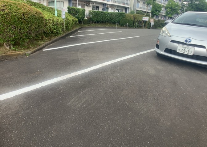 マンションの駐輪場は、事前に空きがあるか確認を取ると安心です。せっかく入居したのに駐輪スペースがない！なんてことになったら大変ですよね。そこで、内見時や購入前にはまず事前に確認しておくと良いでしょう。