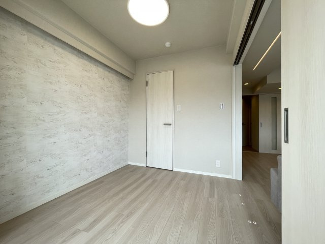 大切なお子さまを見守りやすい引き戸の洋室は、子ども部屋としても。　　