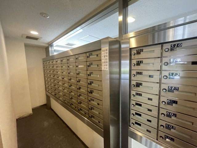 ダイヤル付きのポストでセキュリティ面も安心です。　