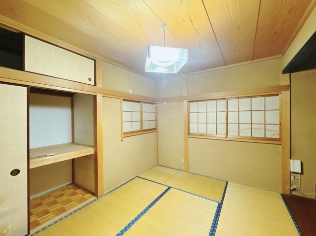 ■和室｜扉付きの和室なのでプライベートな空間にもなります。ご両親がお泊りになっても、ぬくもりを感じられる和室でゆっくりとお寛ぎいただけます♪