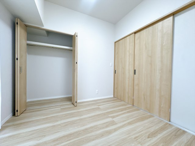 収納付きの洋室！　お部屋を広くお使いいただけます♪