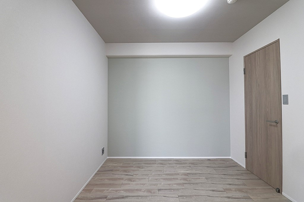 ※写真は同形状・同仕様の施工例です。実際の建具やクロスの色味とは異なる場合があります