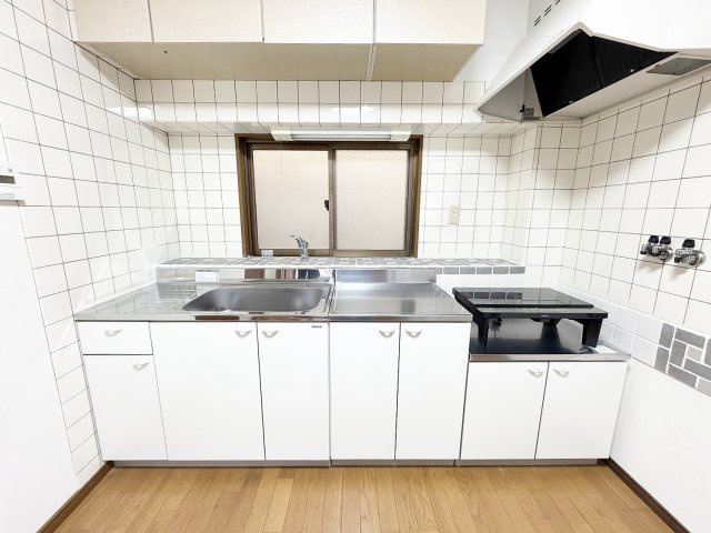 キッチン新調しております