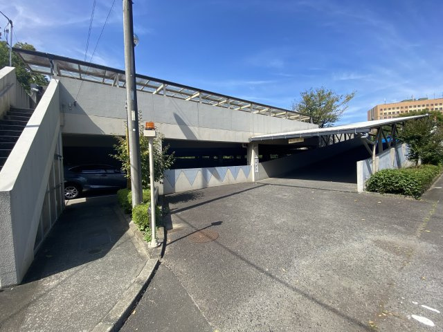 自走式駐車場。複数台の契約も可能です。