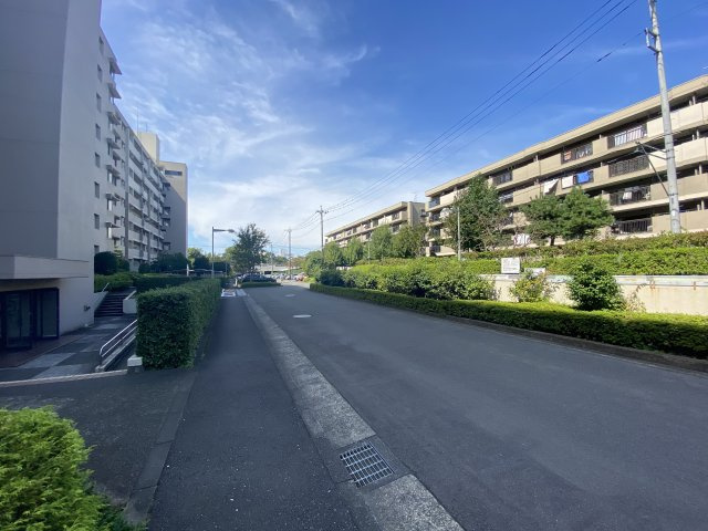 広大な敷地は緑が多くゆとりが生まれます
