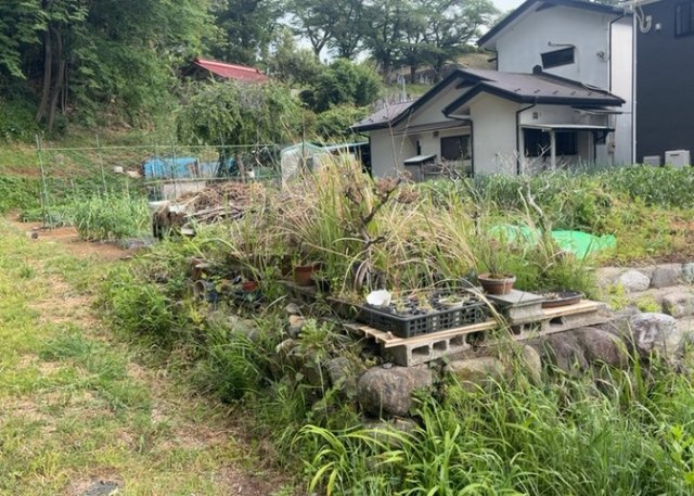 土地の形が極端に長細かったり、狭小地、あるいは道路との高低差がある傾斜地だった場合、後々売ろうとしても買い手がつかない場合もあります。後々、売却することになった時に価値の下がらない土地を選びましょう。