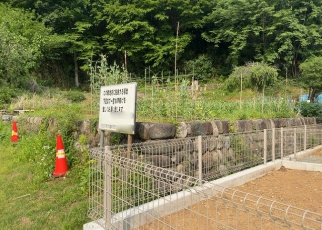 現地に行くなら、物件の周囲の地形がどうなっているかを見ることも大切です。周辺より低くなっている土地では、大雨などで水が集まりやすいため、地盤が弱くなっているということも考えられるため、注意が必要です。