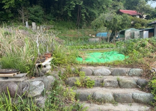人が暮らすうえで日光は大切な要素となります。日当たりの良さは譲れないポイントですね。併せて近くに大きな建築物の建築予定がないか、あるいはそれが可能な土地が近くにないか事前に確認することもお勧めします。