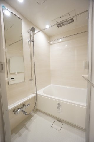 浴室です。　追い炊き機能付きで、いつでも疲れた身体を癒せます♪浴室乾燥で雨の日の洗濯も楽々です◎