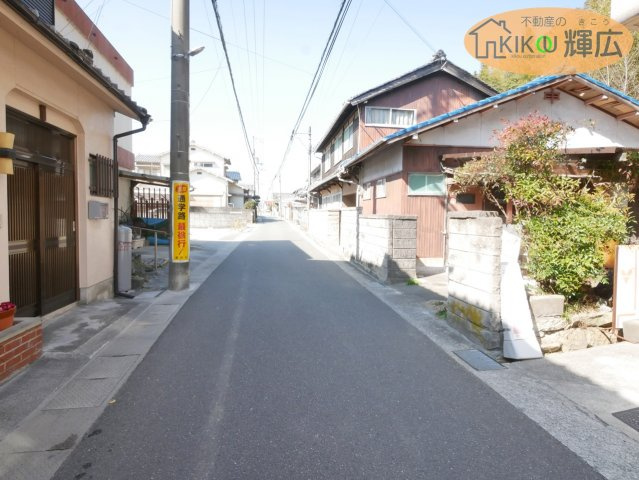 近隣は閑静な住宅街で、国道2号線や高砂北インター近くで交通の便が良いです。