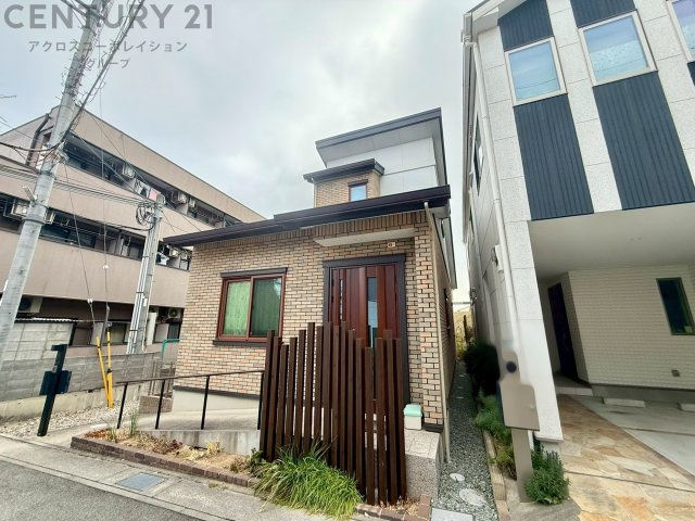 小屋裏収納・WIC・各居室に収納を設け、家全体をスッキリと保てます。