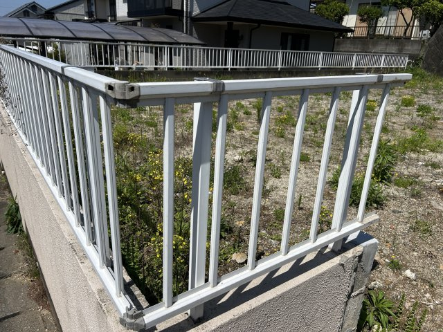 フェンスも劣化が目立ちます。細部は現地で確認されてください♪