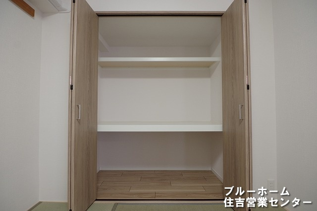 洋室にある収納です！