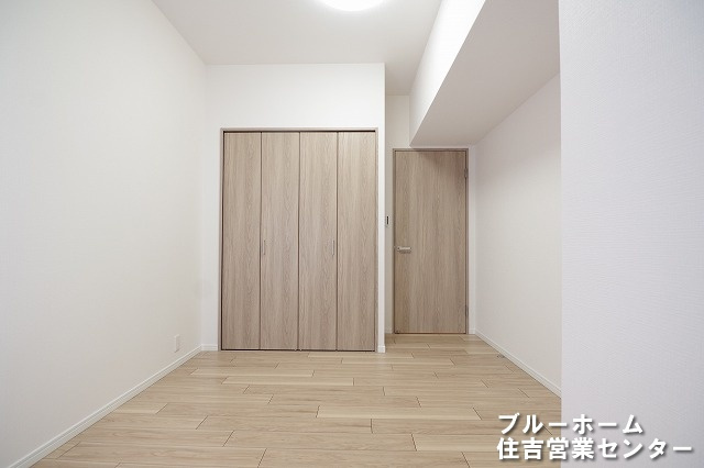 約5.9帖の洋室です！お部屋には収納や窓があります！