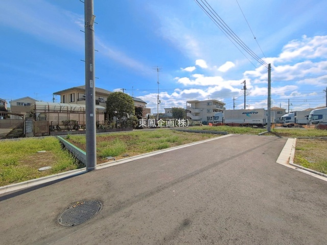 前面道路含む現地写真です