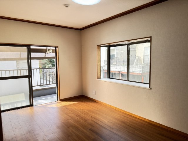 ～2階7.5帖の主寝室　ベッドなど大型家具のレイアウトもしやすい広さです～